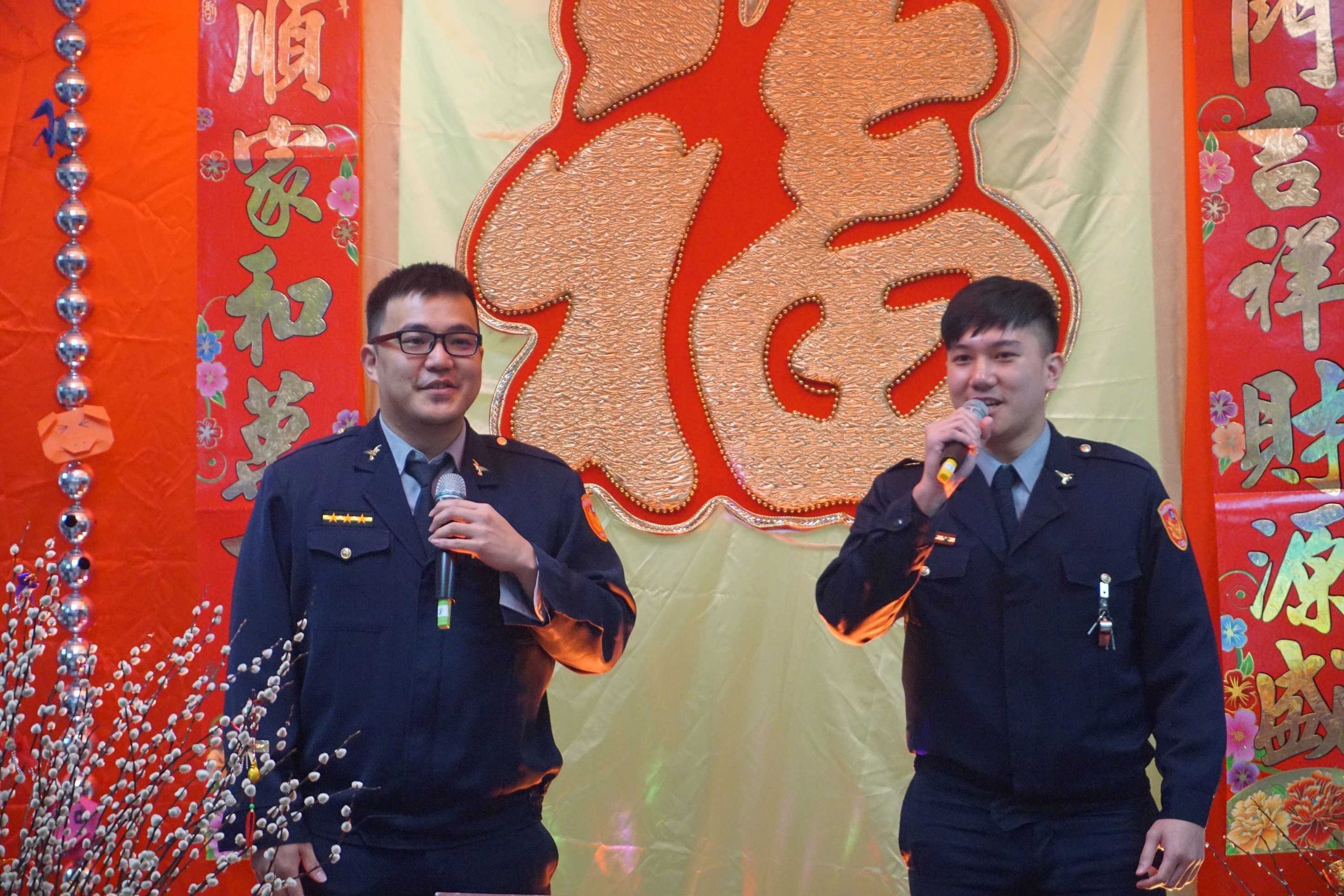 《金豬報喜！過新年！ 局長慰勞保大一同圍爐話家常》