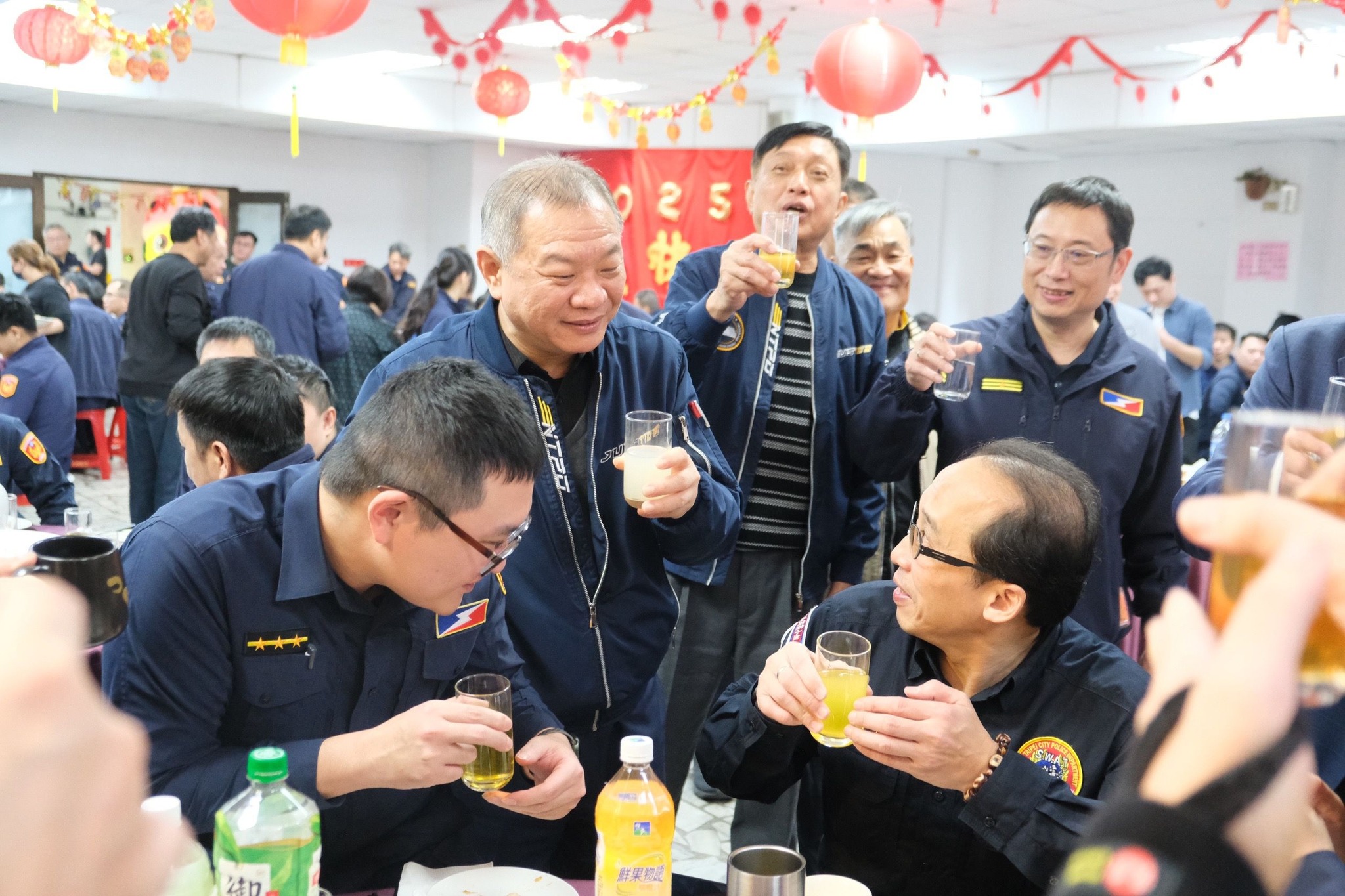 市長侯友宜慰勞年節執勤員警與基層提前圍爐