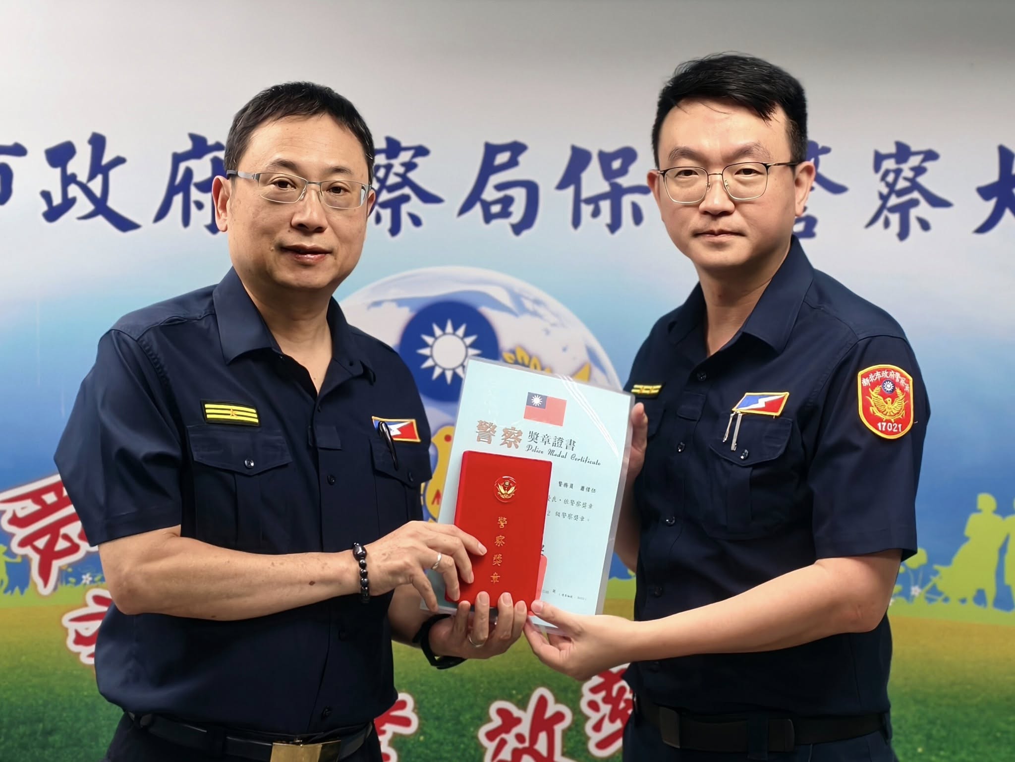 頒發資深績優警察獎章 謝謝你們，一路相挺、一路守護
