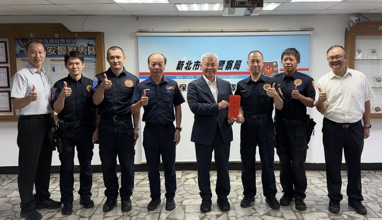 特警出擊 緝獲10公斤毒品、槍 局長親頒獎金