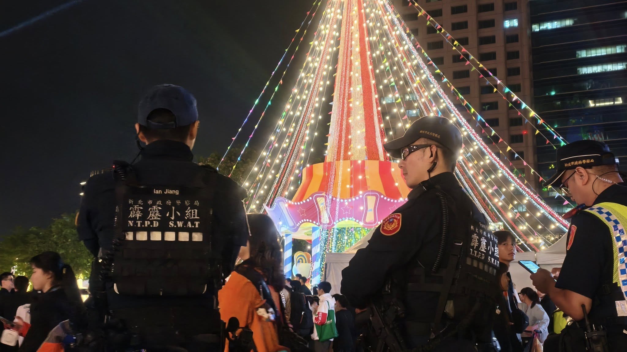 新北歡樂耶誕城登場 保大警全力守護